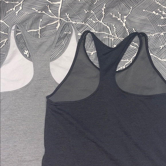 Adidas 2 pc Women's Gray and Black Tank Tops Aeroready sz M - Picture 7 of 8